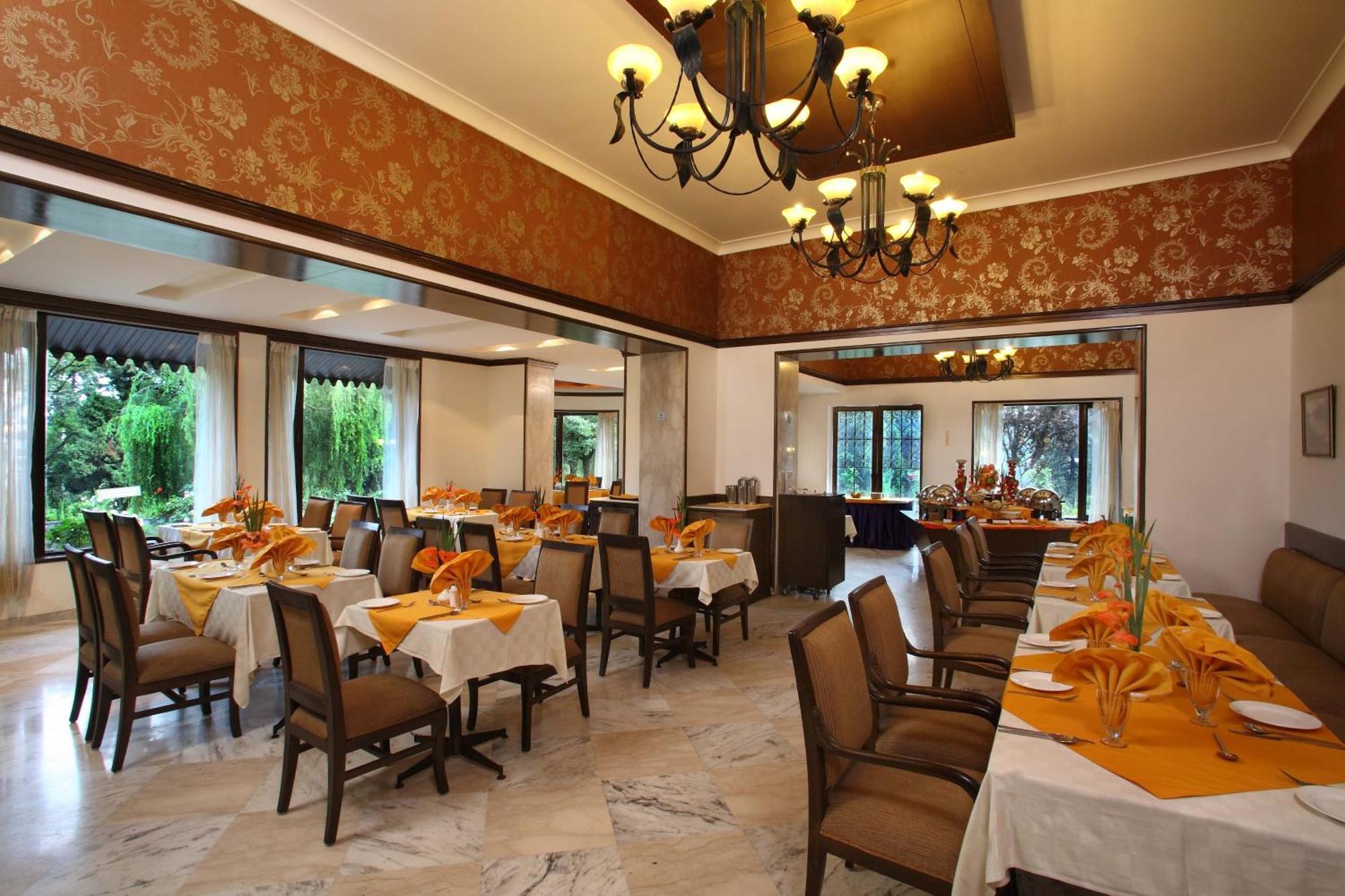 Shervani Hilltop Resort Nainital Zewnętrze zdjęcie