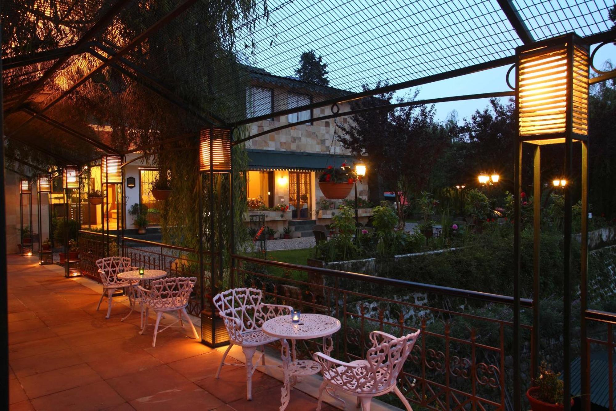 Shervani Hilltop Resort Nainital Zewnętrze zdjęcie